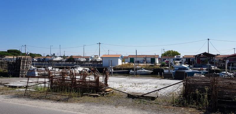 VIAGER VERONIQUE LOVIAT DECOUVREZ LE RESTAURANT SUR LE PORT OSTREICOLE D'ANDERNOS